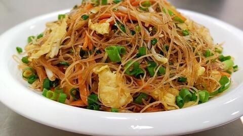 吃瓜上海路边炒米粉视频,上海路边炒米粉，一网打尽视觉与味蕾的双重享受